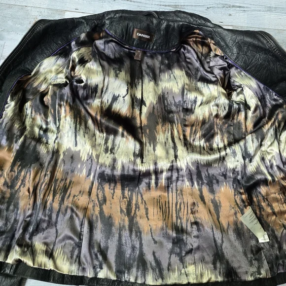 Danier Wrinkled Texture Black Leather Jacket Womens Small - Picture 11 of 16